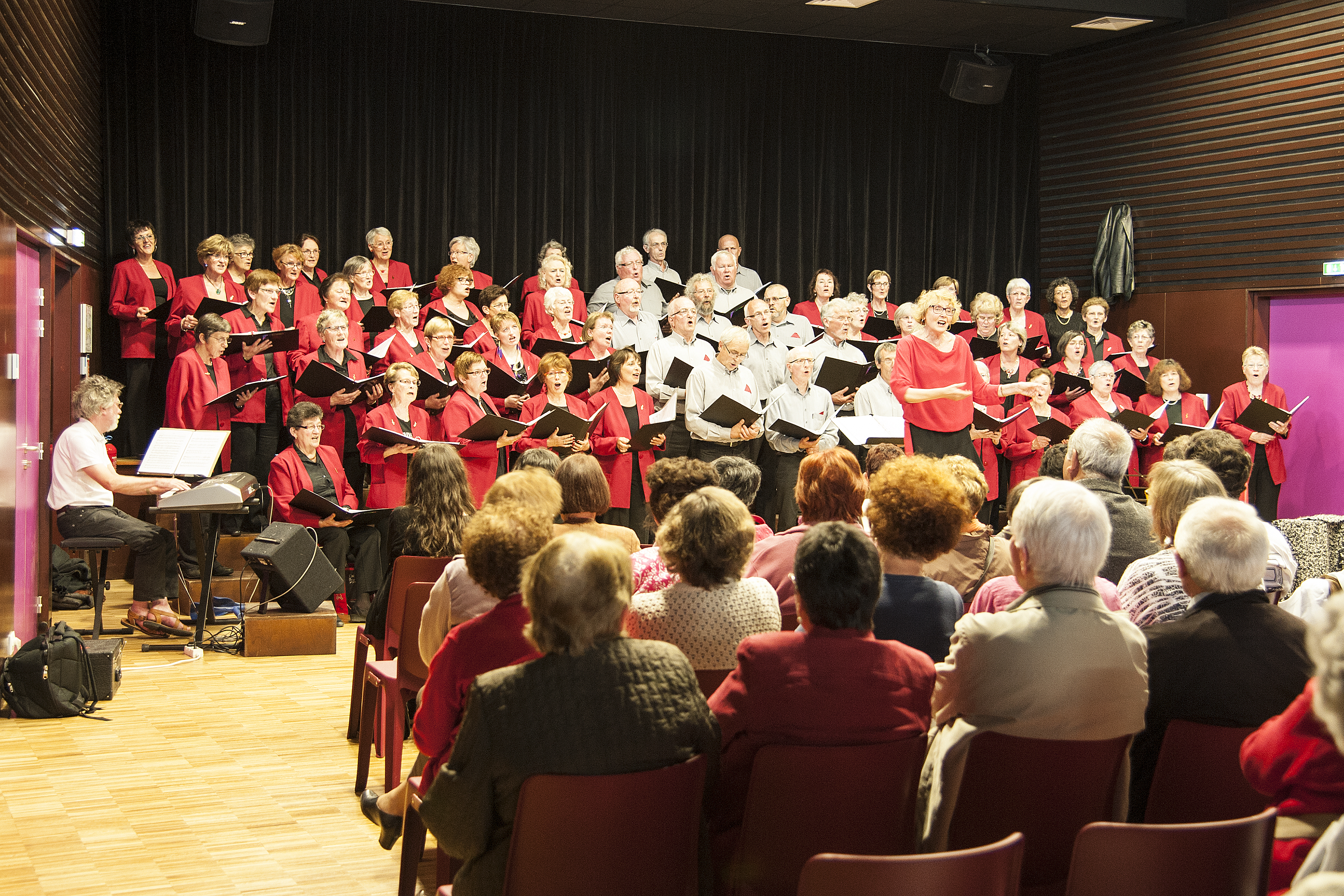 Samedi 17 mai 2014 concert fest-noz avec la chorale" Logarythmes" de Logonna-Daulas , "Les avirons" musiciens du groupe de chants de marins "A virer" et " Les Trigornoz" du Cercle Celtique  du Faou.